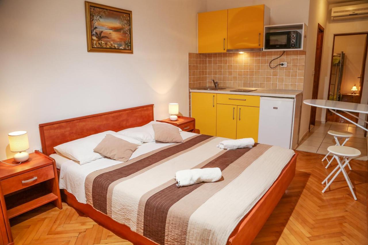 Duje Apartments Milna Milna  Exterior foto